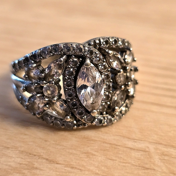 Size 9 BELLA LUCE 4.80CTW RHODIUM OVER STERLING SILVER RING (3.27CTW DEW) - Picture 2 of 10